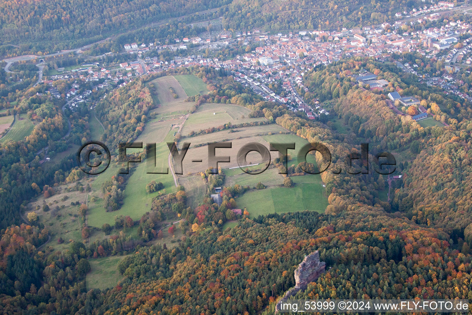 Vue aérienne de Waldrohrbach dans le département Rhénanie-Palatinat, Allemagne