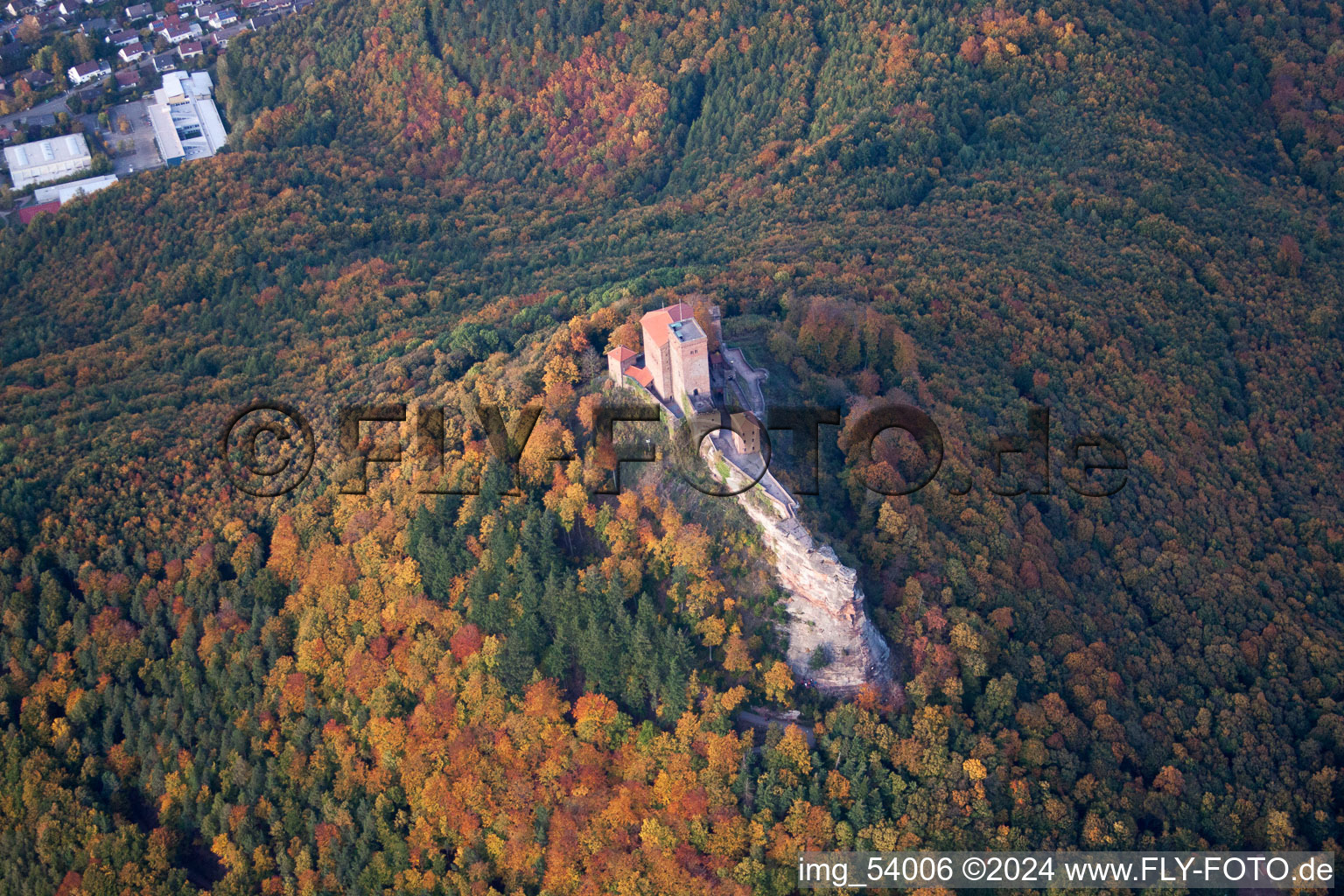 Vue aérienne de Annweiler, château de Trifels à Annweiler am Trifels dans le département Rhénanie-Palatinat, Allemagne