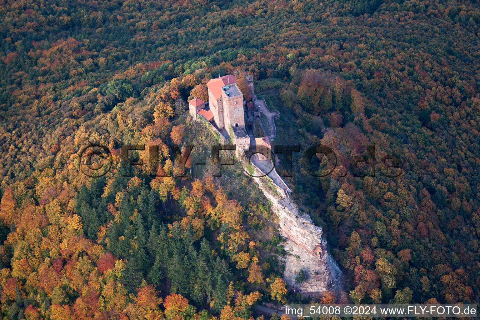 Photographie aérienne de Annweiler, château de Trifels à Annweiler am Trifels dans le département Rhénanie-Palatinat, Allemagne