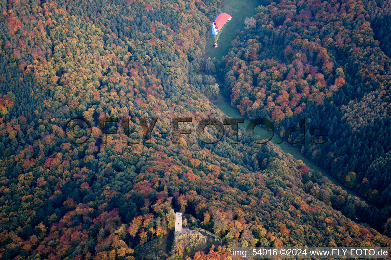 Ruines du château de Scharfenberg, appelé « Münz à Leinsweiler dans le département Rhénanie-Palatinat, Allemagne d'en haut