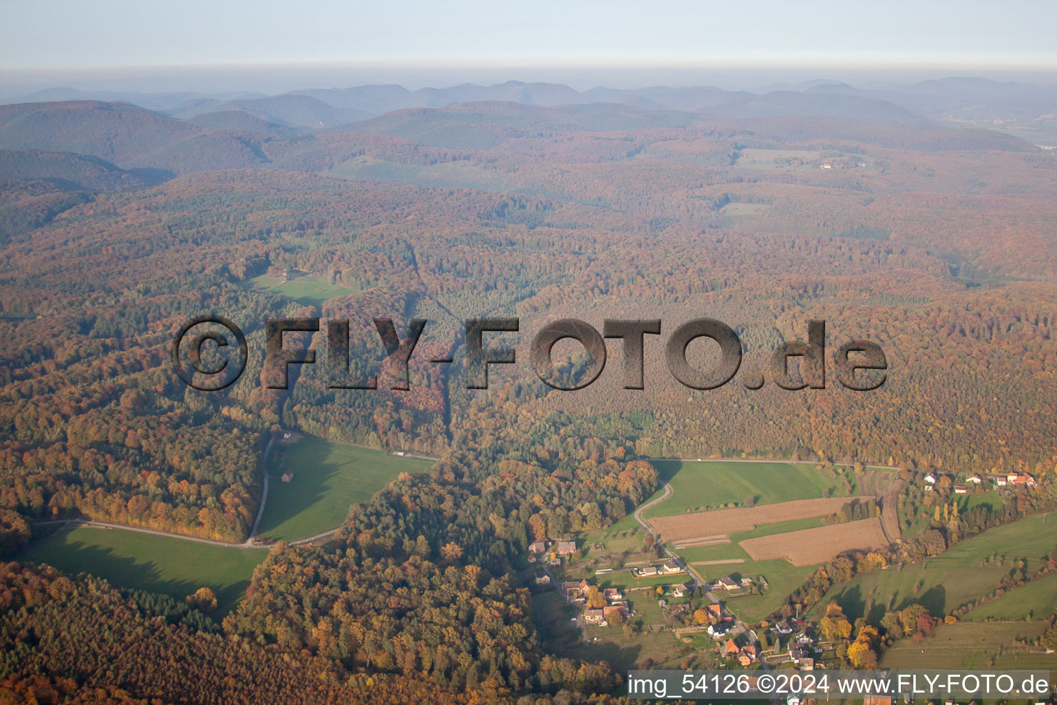 Image drone de Nehwiller-près-Wœrth dans le département Bas Rhin, France