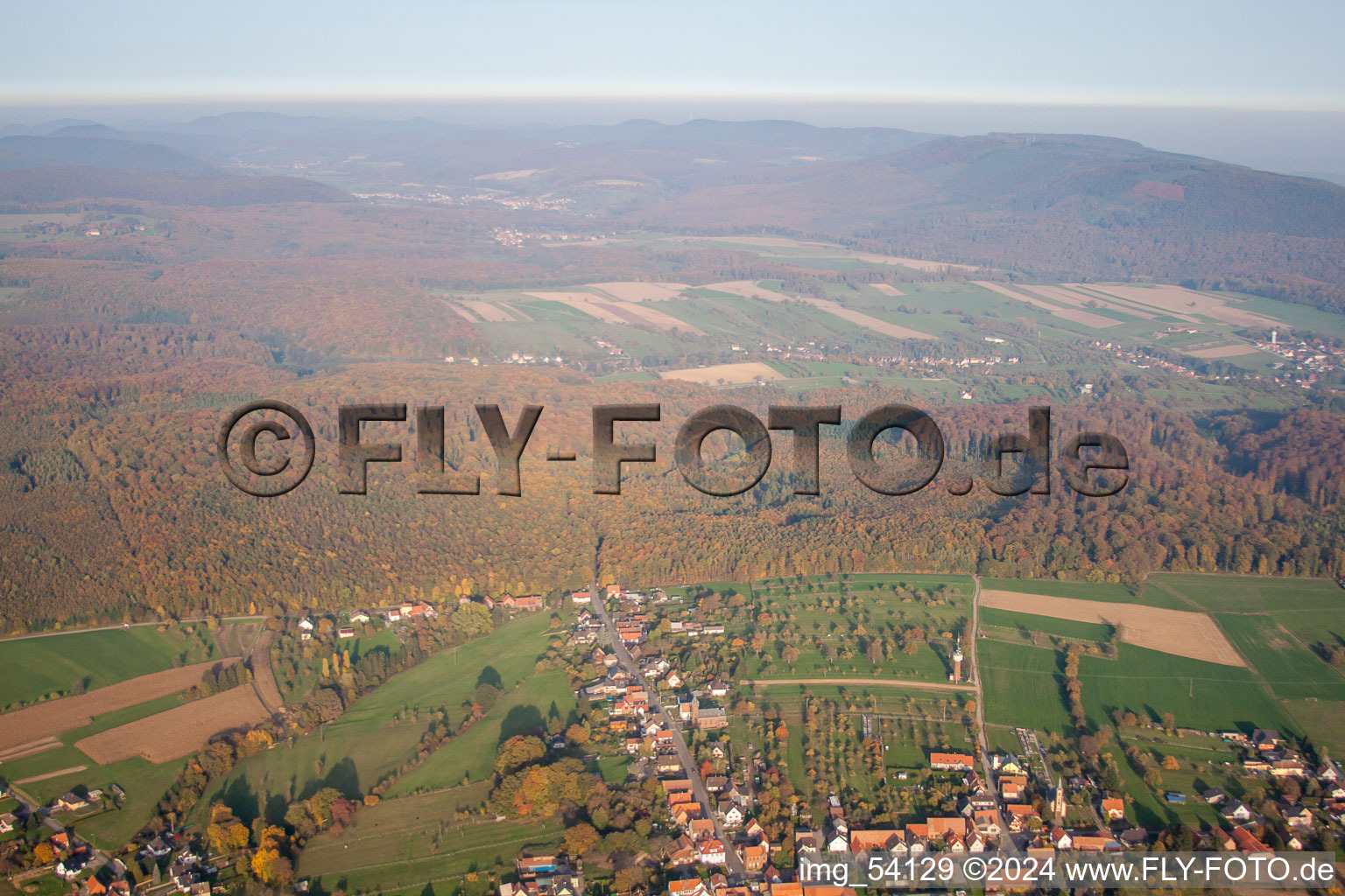 Nehwiller-près-Wœrth dans le département Bas Rhin, France vu d'un drone