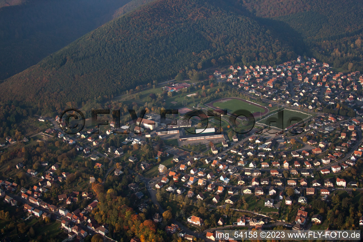 Vue oblique de Niederbronn-les-Bains dans le département Bas Rhin, France