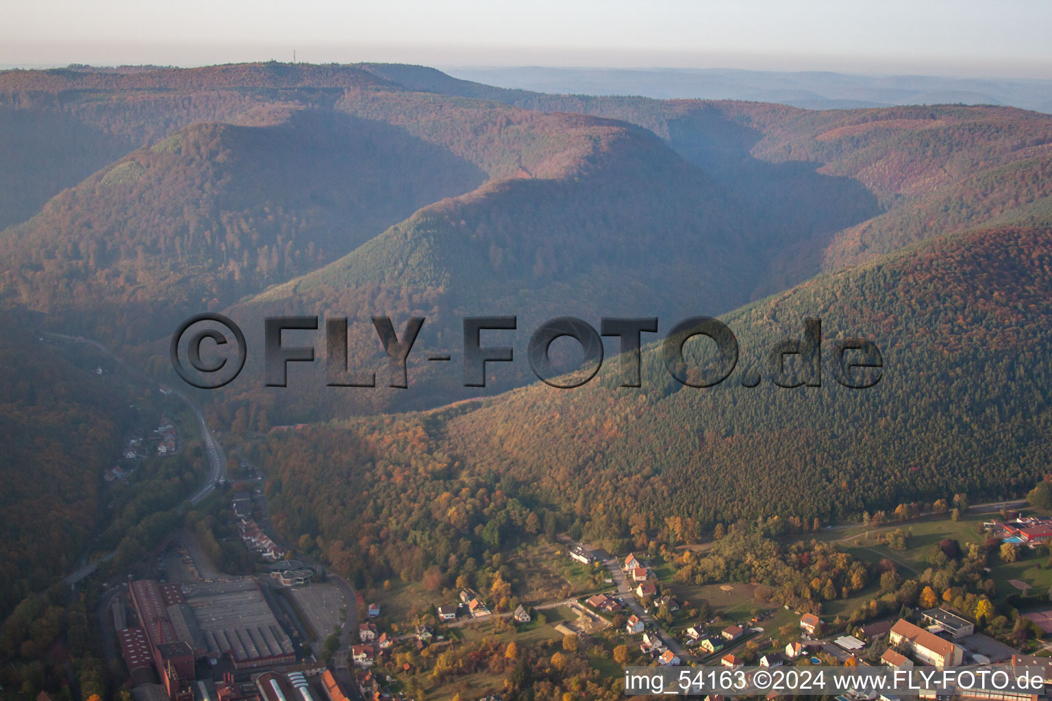 Niederbronn-les-Bains dans le département Bas Rhin, France depuis l'avion