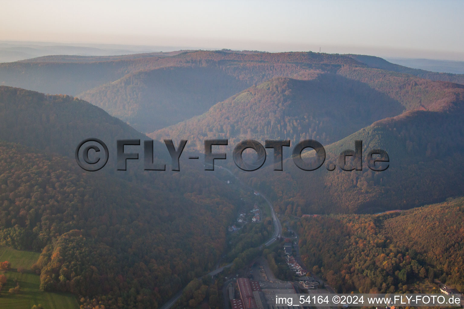 Vue d'oiseau de Niederbronn-les-Bains dans le département Bas Rhin, France