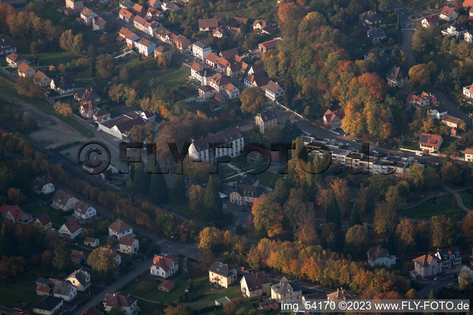 Niederbronn-les-Bains dans le département Bas Rhin, France du point de vue du drone