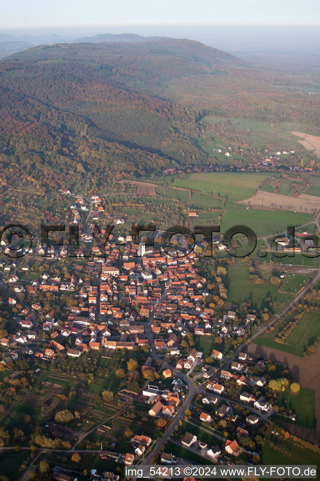 Vue d'oiseau de Gœrsdorf dans le département Bas Rhin, France