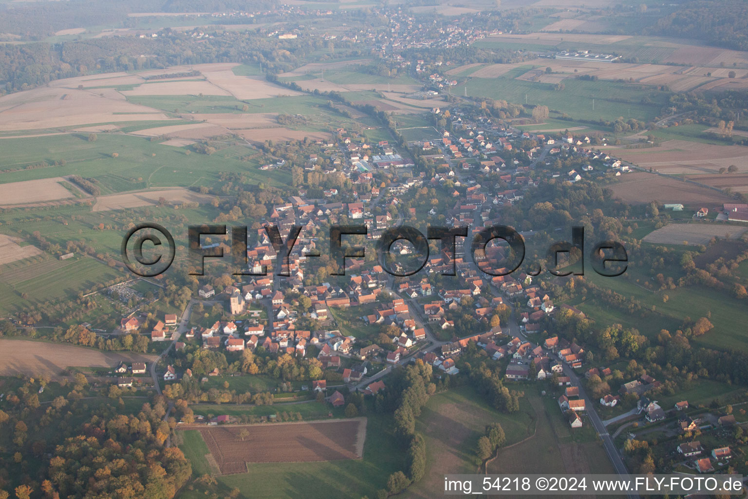 Vue aérienne de Mitschdorf dans le département Bas Rhin, France