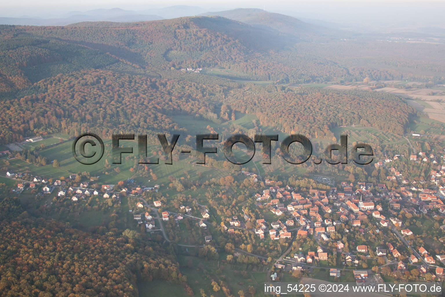 Vue aérienne de Preuschdorf dans le département Bas Rhin, France