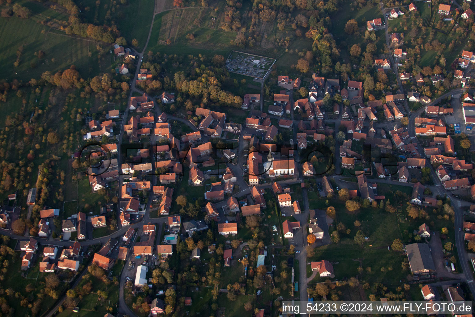 Image drone de Lampertsloch dans le département Bas Rhin, France