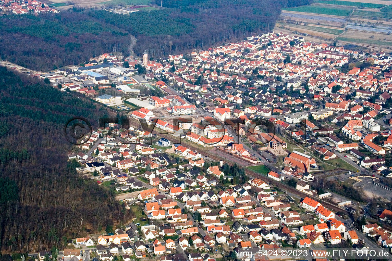 Vue aérienne de N, du sud-ouest à Jockgrim dans le département Rhénanie-Palatinat, Allemagne