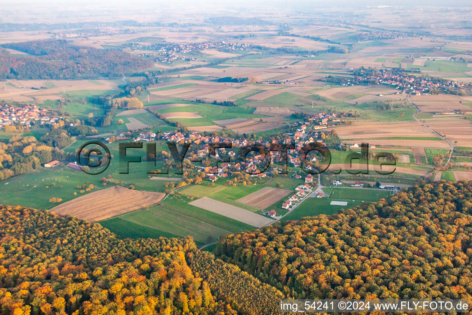 Memmelshoffen dans le département Bas Rhin, France du point de vue du drone