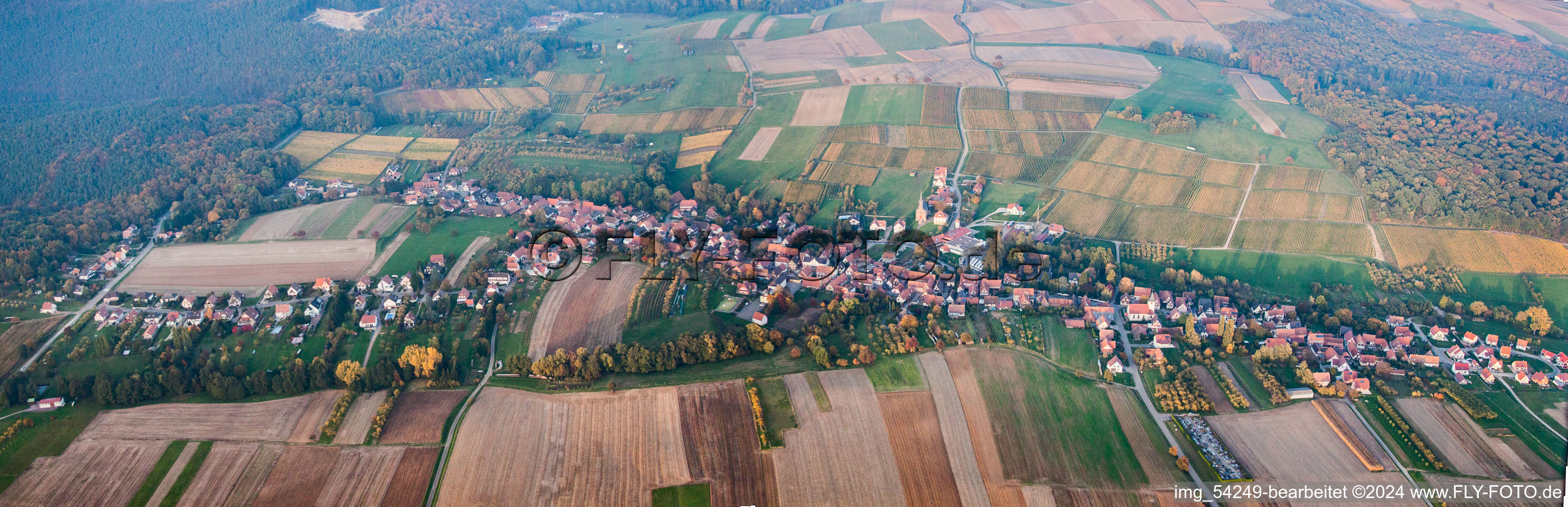Vue aérienne de Panorama de la région et des environs à Cleebourg dans le département Bas Rhin, France