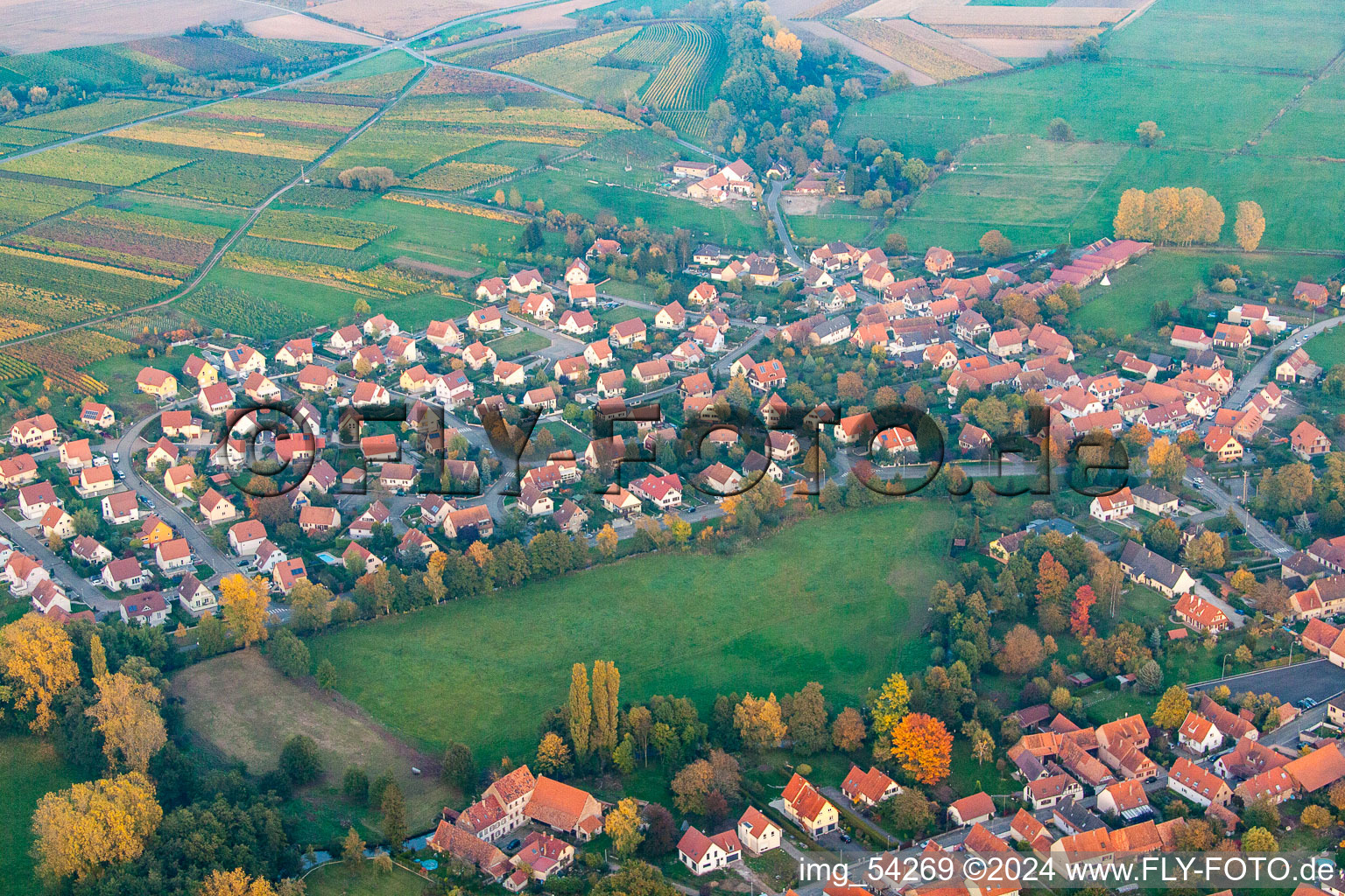 Quartier Altenstadt in Wissembourg dans le département Bas Rhin, France du point de vue du drone