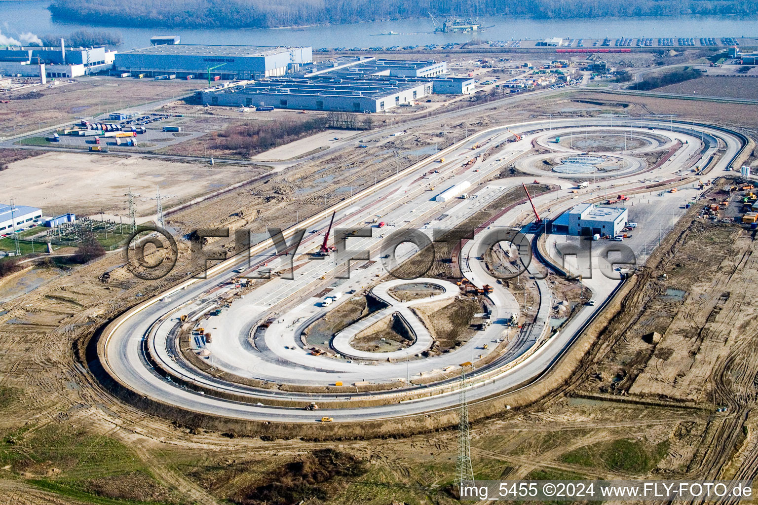 Vue aérienne de Piste d'essai des camions Daimler-Chrysler à Wörth am Rhein dans le département Rhénanie-Palatinat, Allemagne