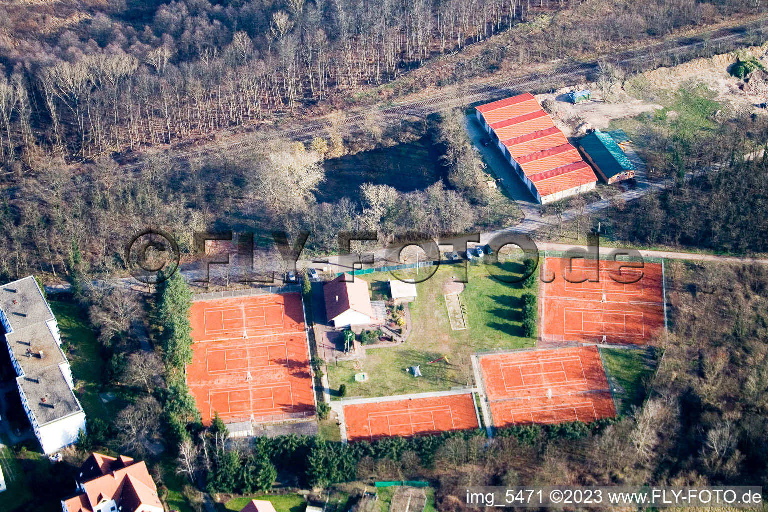 Club de tennis à Jockgrim dans le département Rhénanie-Palatinat, Allemagne d'en haut
