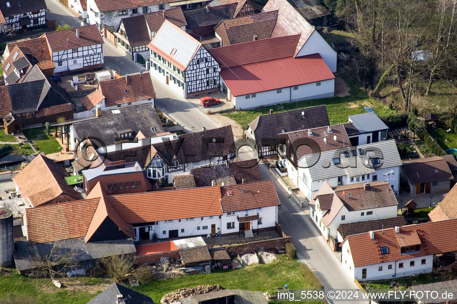 Vue d'oiseau de Dierbach dans le département Rhénanie-Palatinat, Allemagne