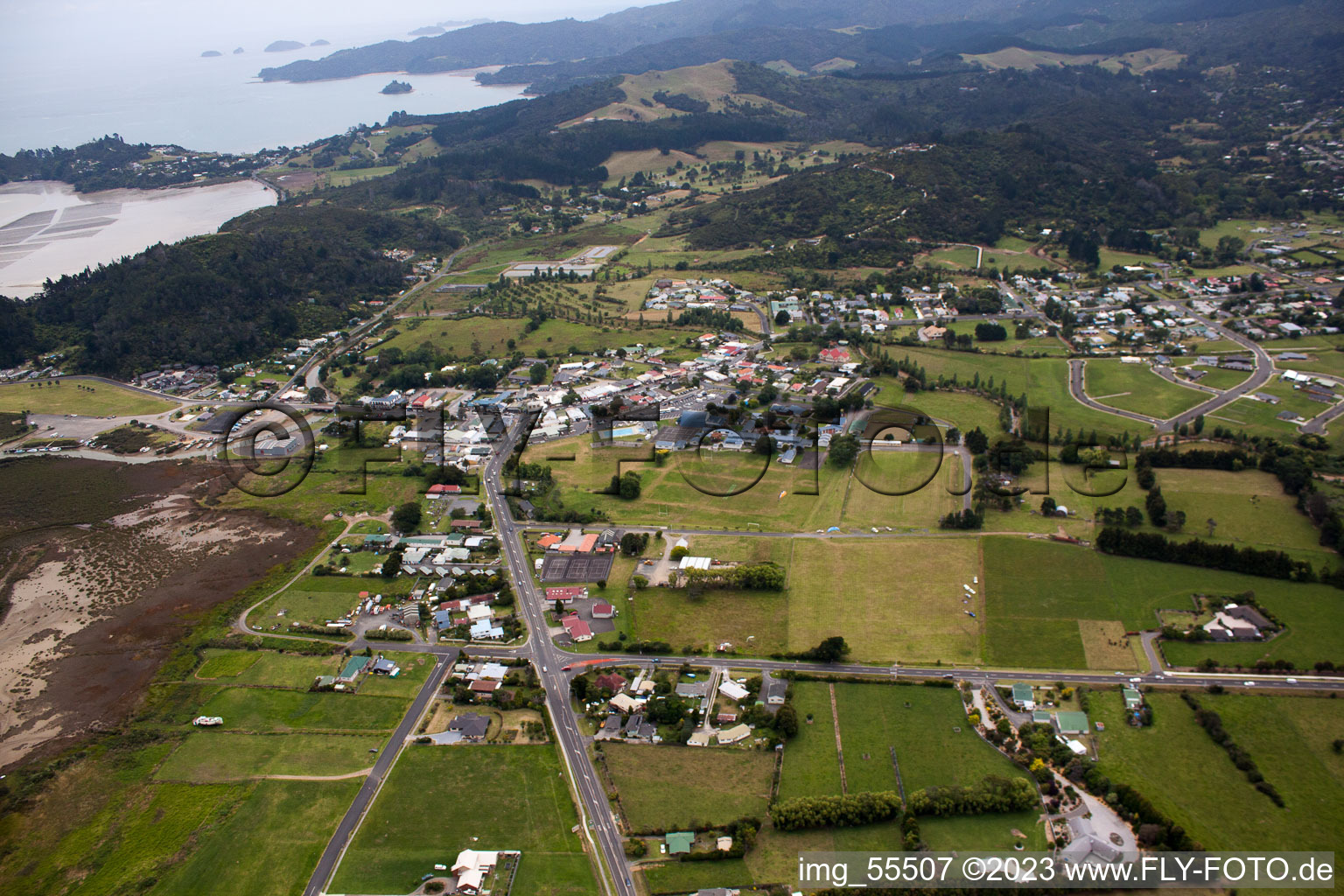 Vue aérienne de Le lancement de Simon à Coromandel dans le département Waïkato, Nouvelle-Zélande