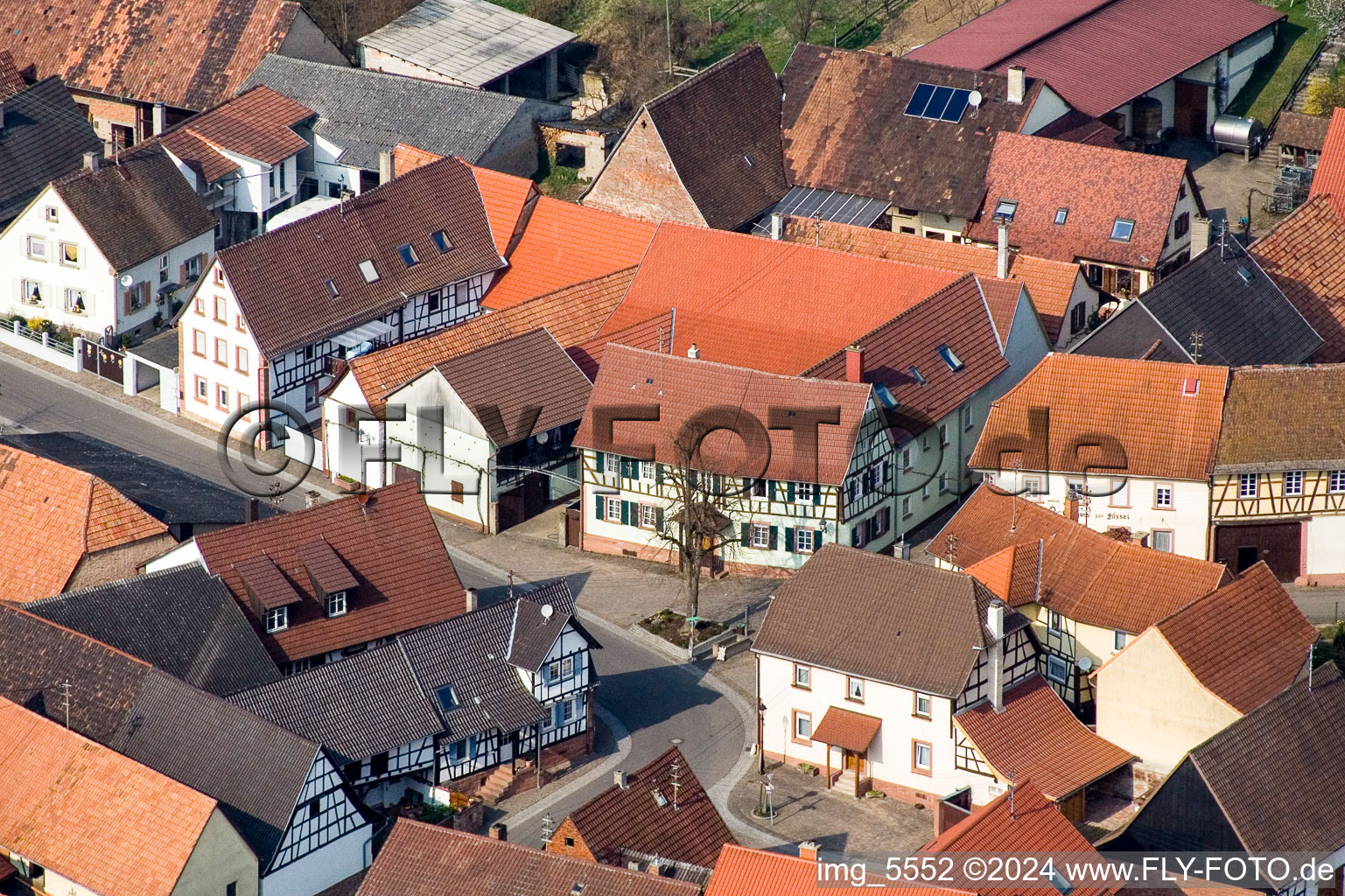 Hergersweiler dans le département Rhénanie-Palatinat, Allemagne du point de vue du drone