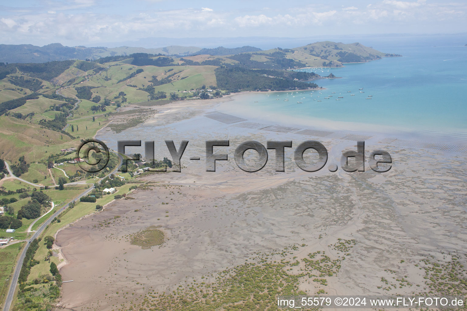 Vue aérienne de Quartier Te Kouma in Coromandel dans le département Waïkato, Nouvelle-Zélande