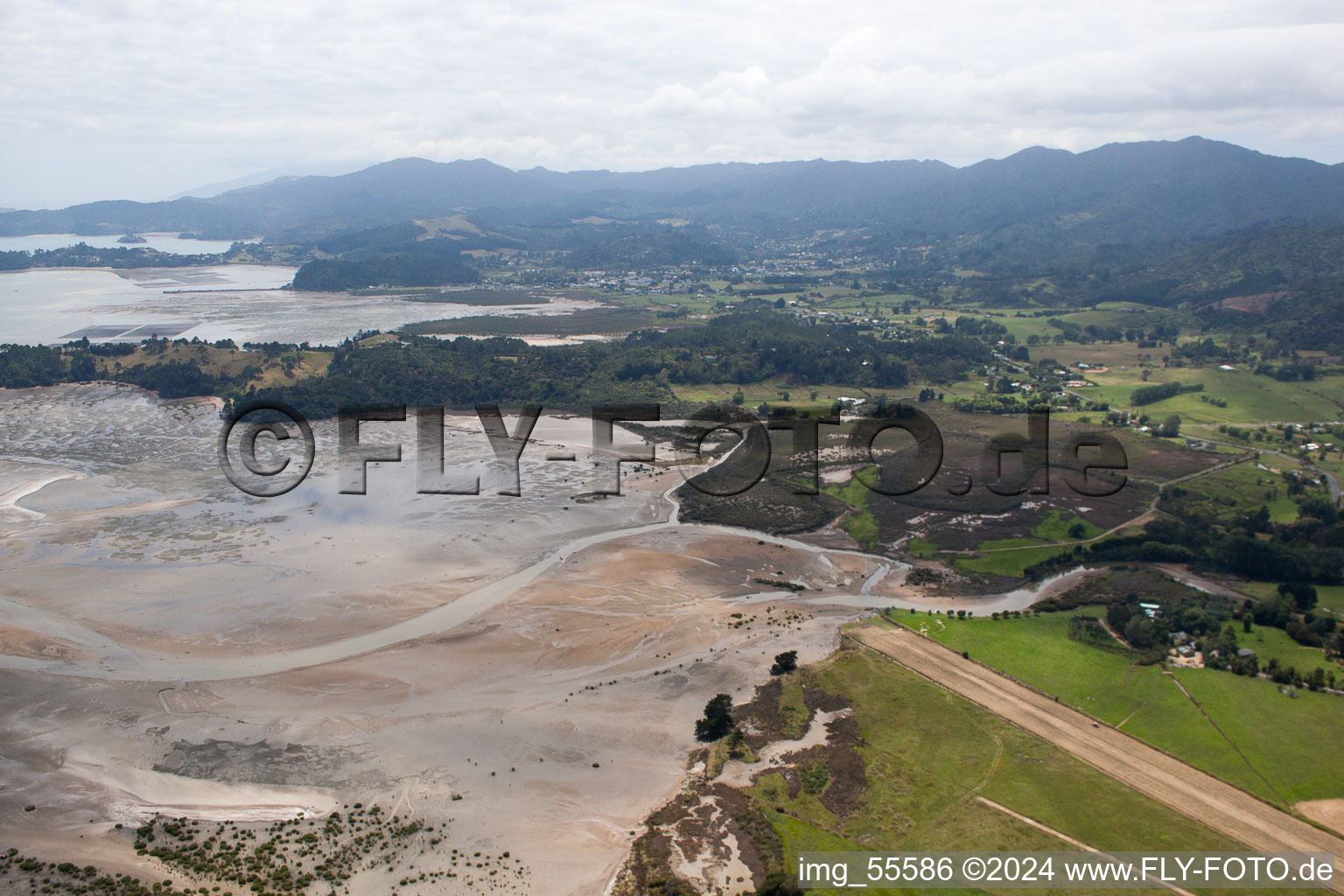 Vue d'oiseau de Quartier Preece Point in Coromandel dans le département Waïkato, Nouvelle-Zélande