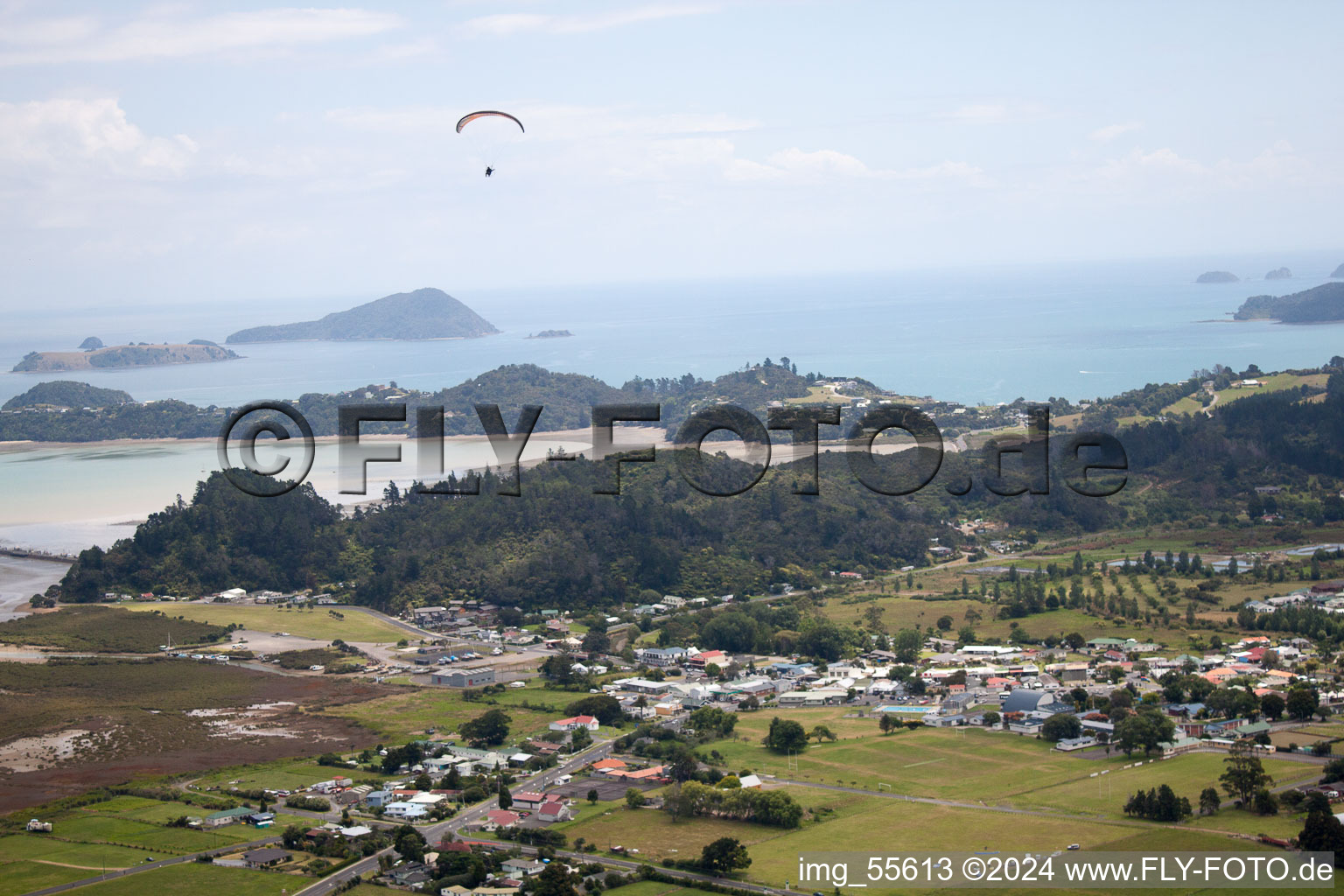 Coromandel dans le département Waïkato, Nouvelle-Zélande du point de vue du drone