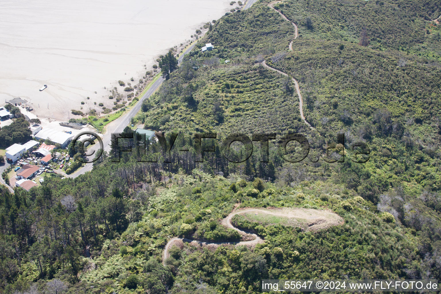 Coromandel dans le département Waïkato, Nouvelle-Zélande vu d'un drone