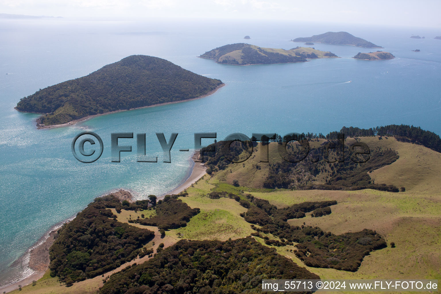 Whanganui Island dans le département Waïkato, Nouvelle-Zélande d'un drone