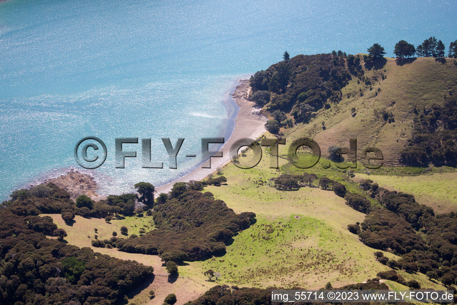 Coromandel dans le département Waïkato, Nouvelle-Zélande du point de vue du drone