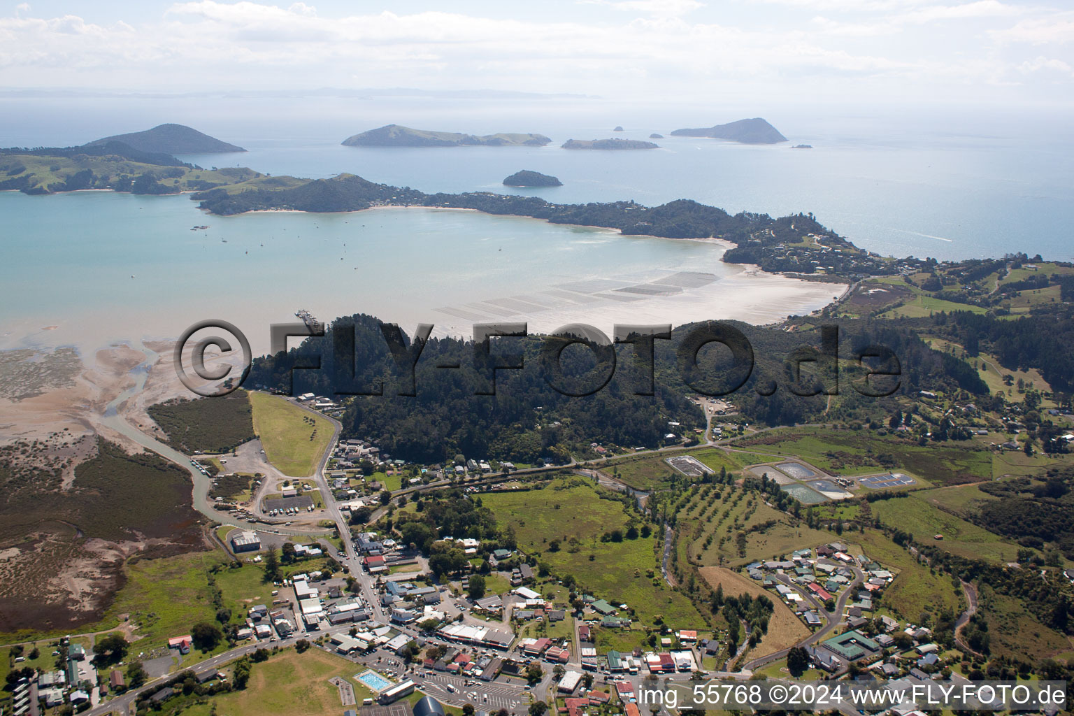 Vue d'oiseau de Coromandel dans le département Waïkato, Nouvelle-Zélande