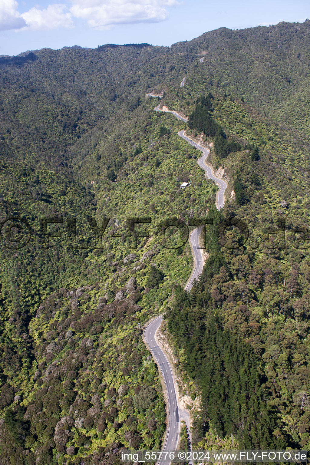 Coromandel dans le département Waïkato, Nouvelle-Zélande du point de vue du drone