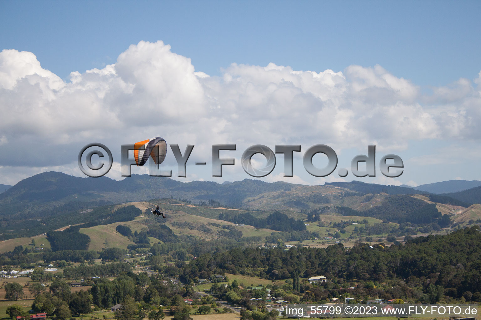 Coromandel dans le département Waïkato, Nouvelle-Zélande du point de vue du drone