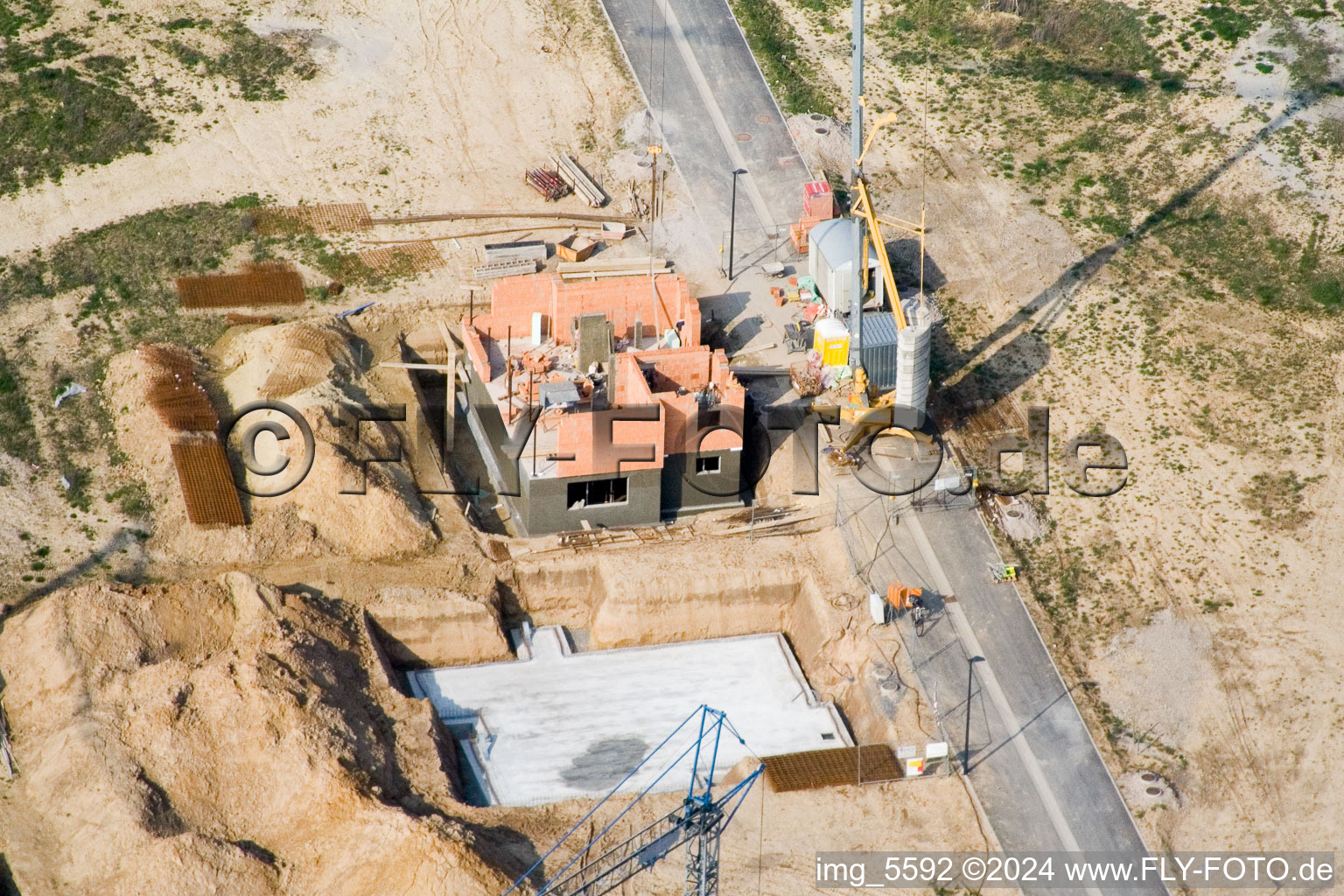 Nouvelle zone de développement sur le Höhenweg à Kandel dans le département Rhénanie-Palatinat, Allemagne d'un drone