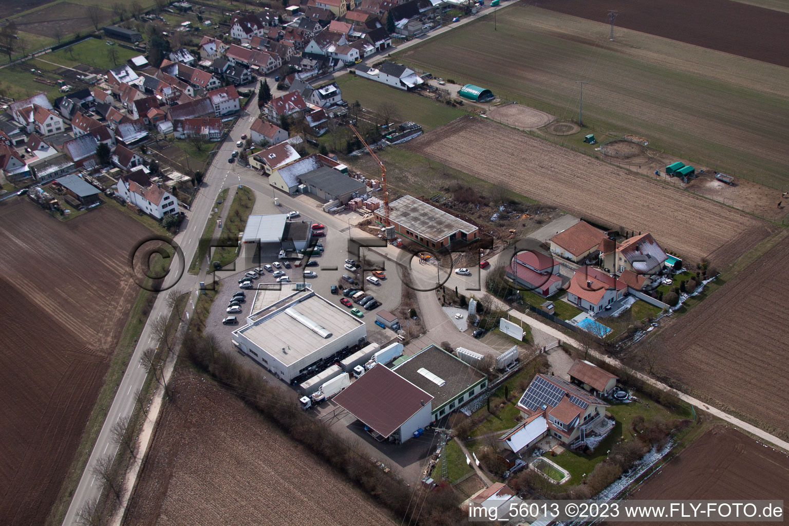 Zone industrielle à Freckenfeld dans le département Rhénanie-Palatinat, Allemagne d'en haut