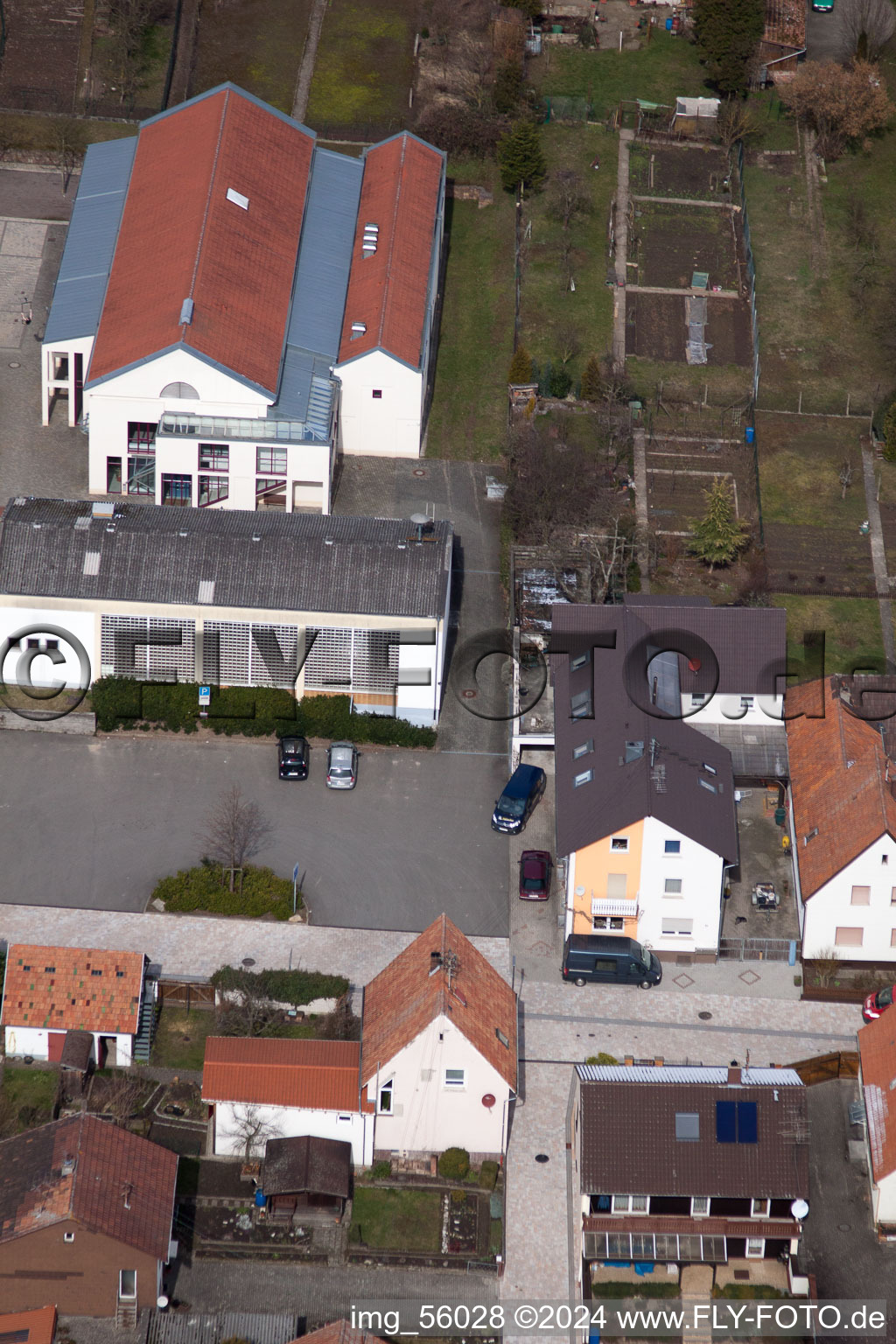 Vue oblique de Schulstr à Minfeld dans le département Rhénanie-Palatinat, Allemagne