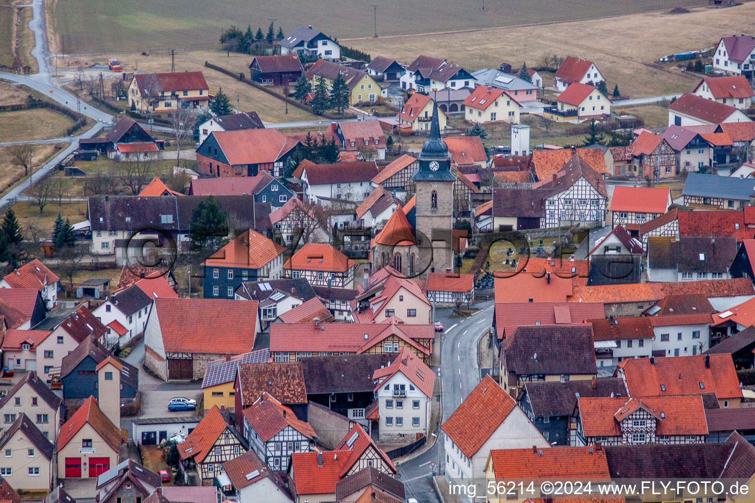 Vue aérienne de Bâtiment d'église au centre du village à Westhausen dans le département Thuringe, Allemagne