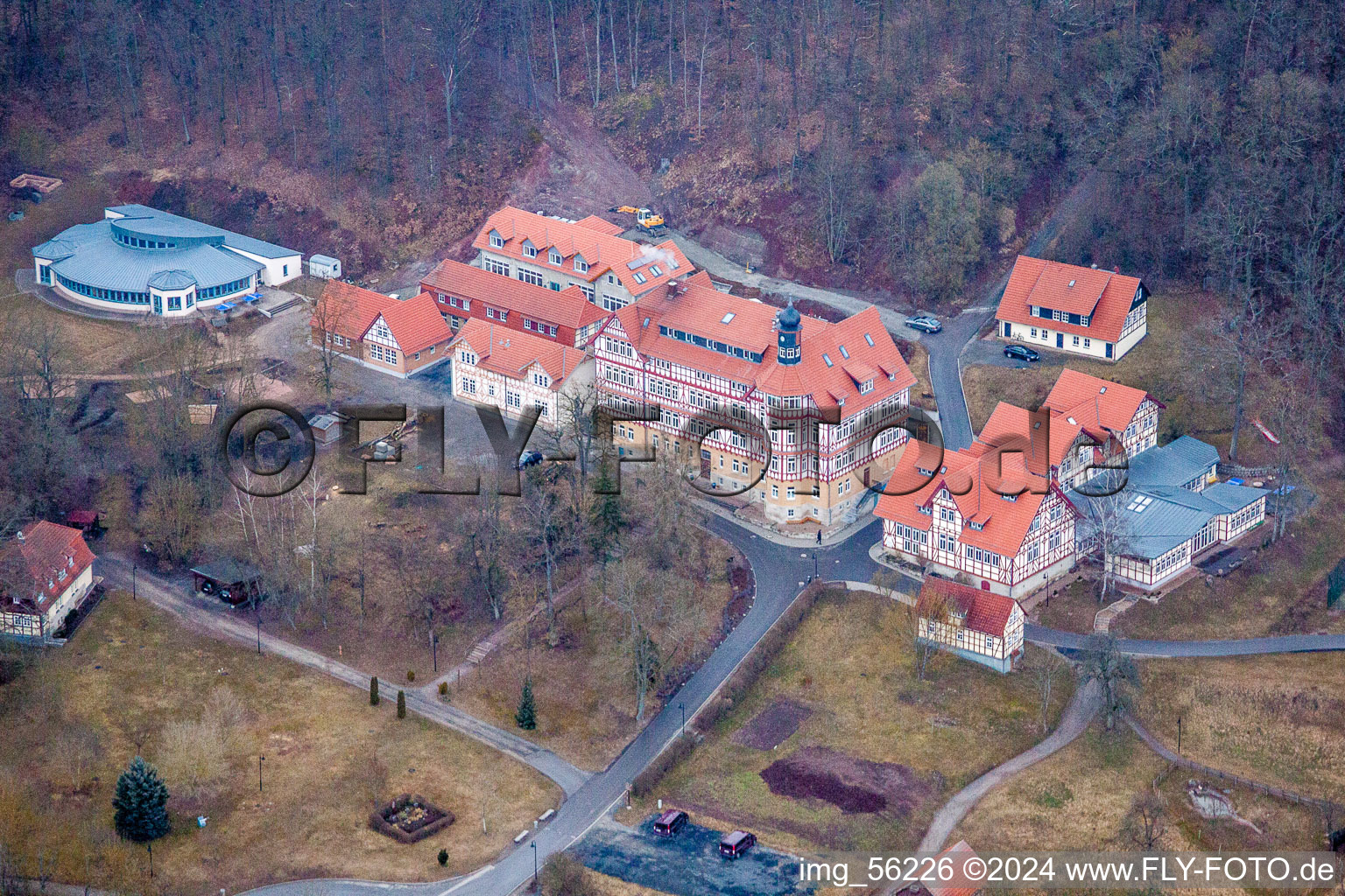 Vue aérienne de Bâtiment scolaire de l'internat de l'école Hermann Lietz dans la forêt de Thuringe à Westhausen dans le département Thuringe, Allemagne