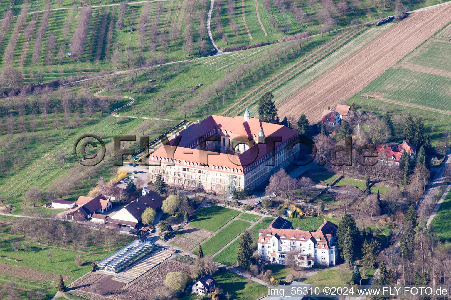 Vue aérienne de Monastère d'Erlenbad à Sasbach dans le département Bade-Wurtemberg, Allemagne