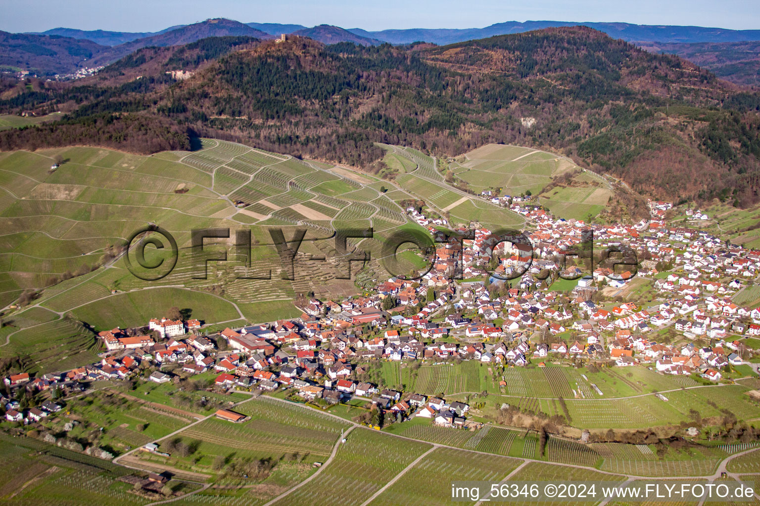 Vue aérienne de Du sud-ouest à le quartier Neuweier in Baden-Baden dans le département Bade-Wurtemberg, Allemagne