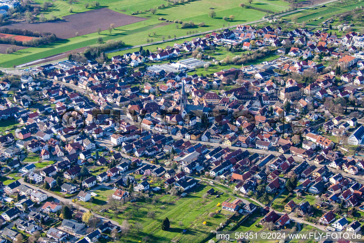 Vue aérienne de Yburgstrasse depuis le sud à le quartier Steinbach in Baden-Baden dans le département Bade-Wurtemberg, Allemagne