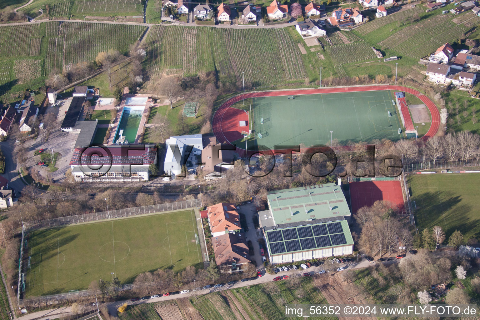 Vue aérienne de Terrains de sport à le quartier Steinbach in Baden-Baden dans le département Bade-Wurtemberg, Allemagne