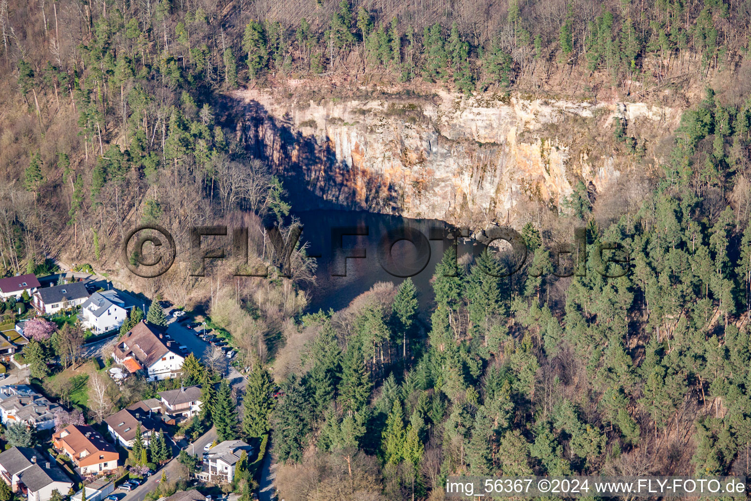 Vue aérienne de Lac de montagne à Sinzheim dans le département Bade-Wurtemberg, Allemagne