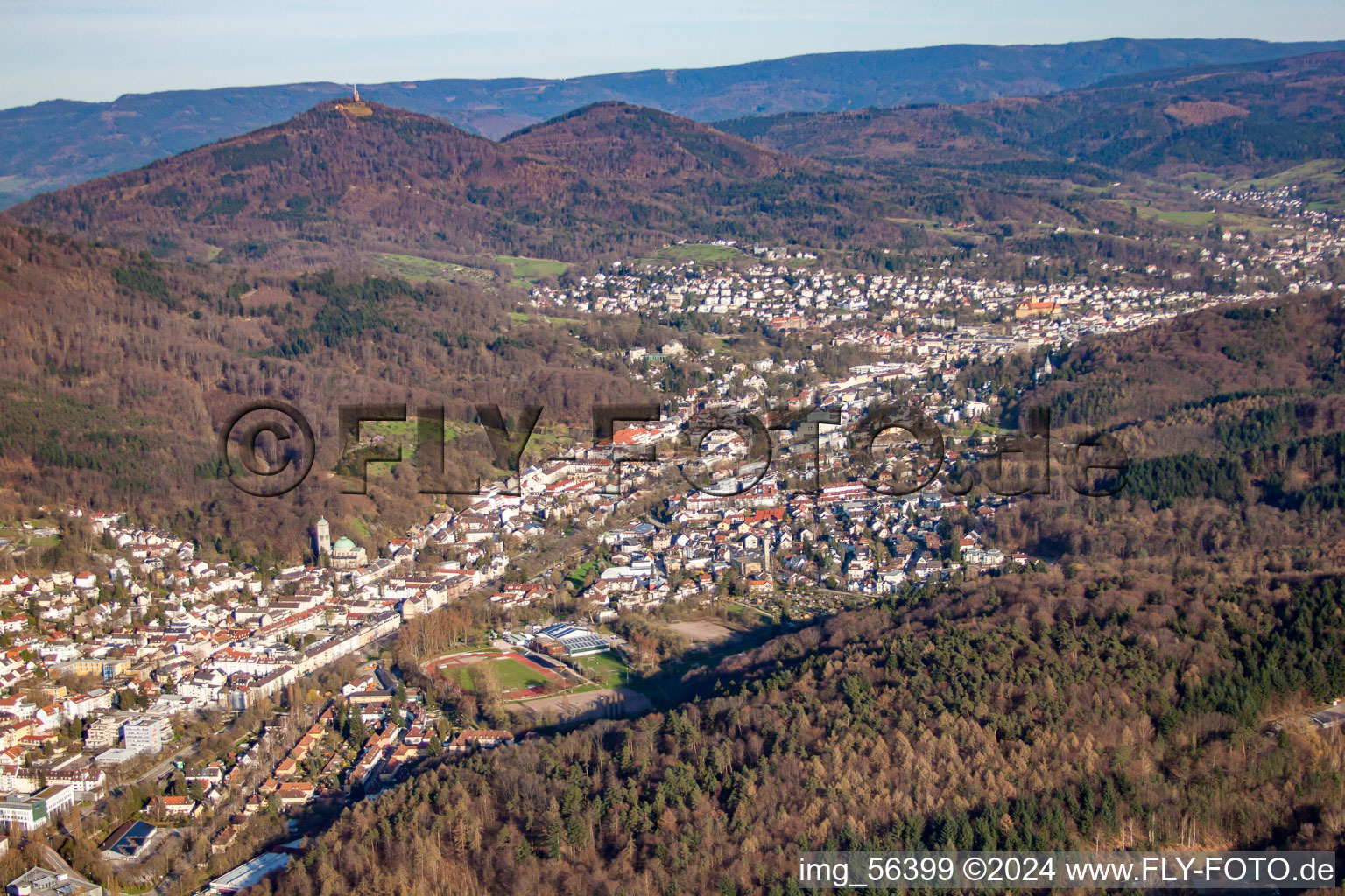 Vue aérienne de Vue des rues et des maisons des quartiers résidentiels à le quartier Oos in Baden-Baden dans le département Bade-Wurtemberg, Allemagne