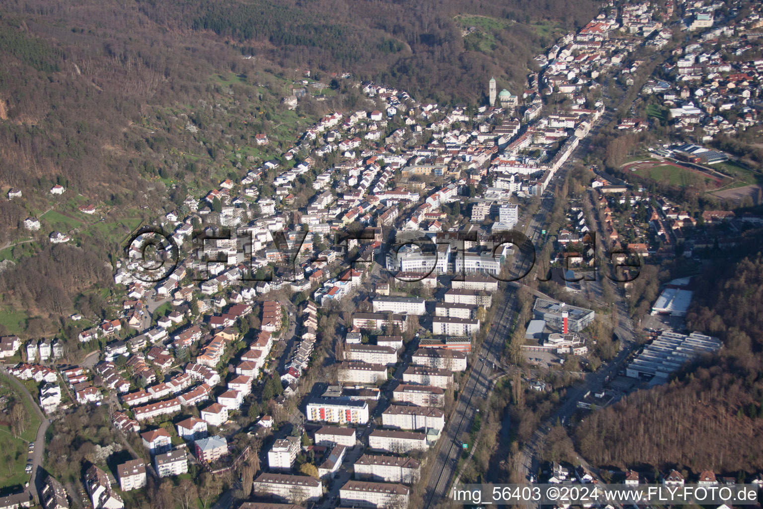 Vue aérienne de Vue des rues et des maisons des quartiers résidentiels à le quartier Oos in Baden-Baden dans le département Bade-Wurtemberg, Allemagne