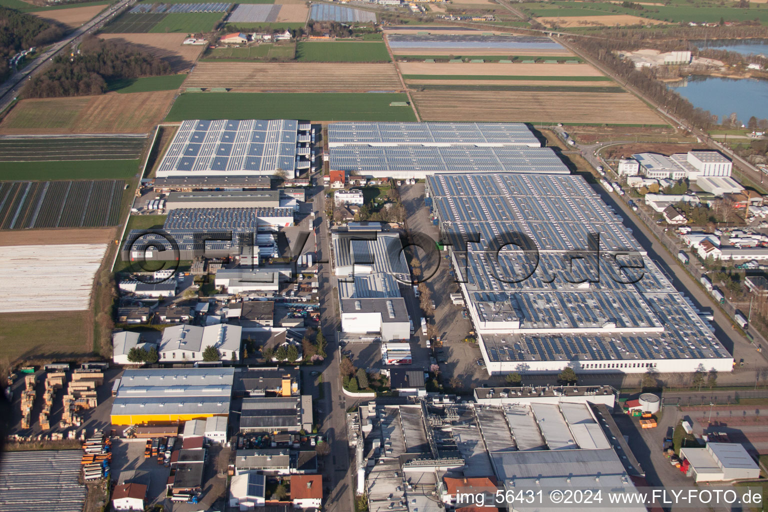 Vue aérienne de Zone industrielle à Muggensturm dans le département Bade-Wurtemberg, Allemagne