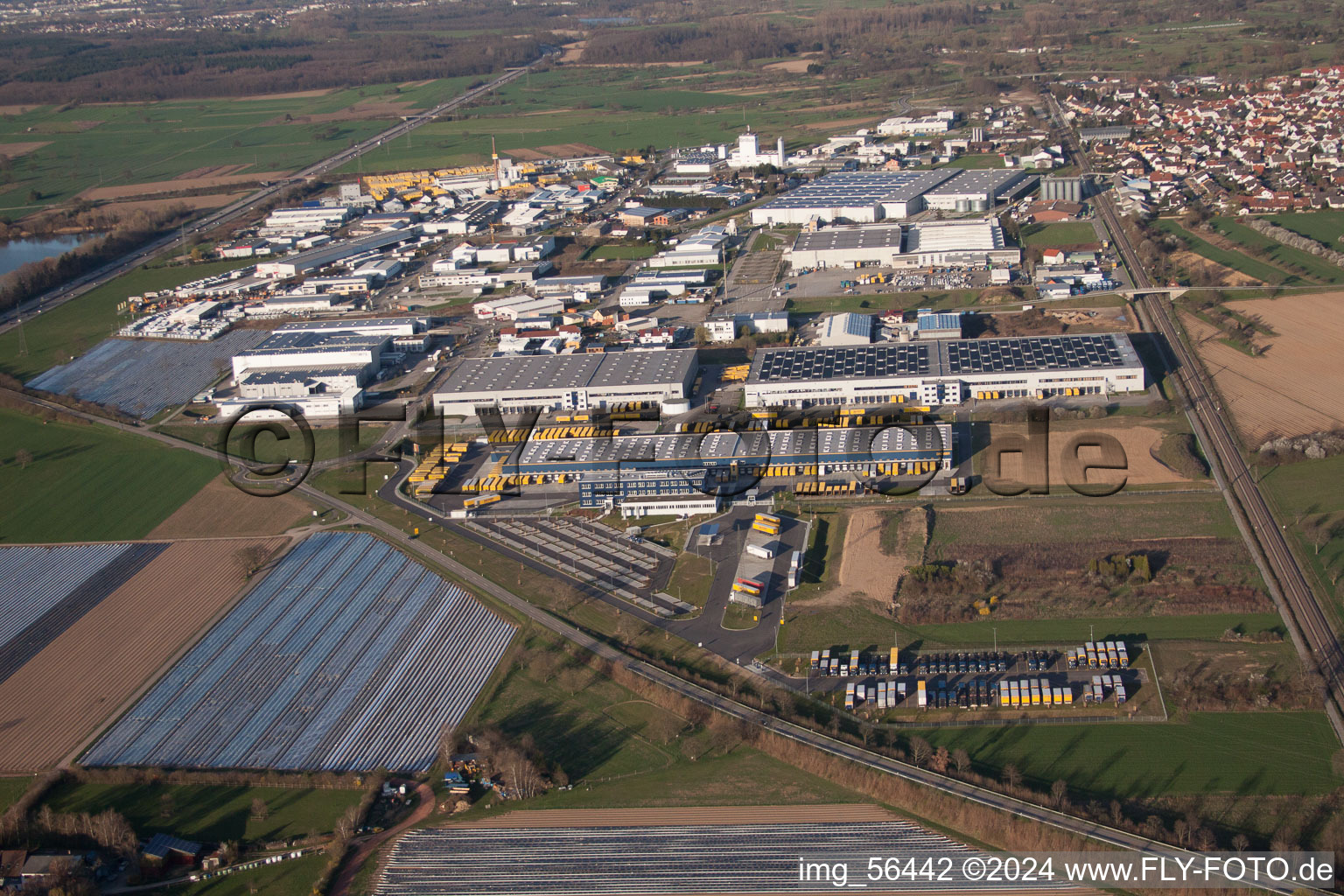 Photographie aérienne de Entrepôts et bâtiments d'expédition de Dachser GmbH & Co.KG à Malsch dans le département Bade-Wurtemberg, Allemagne