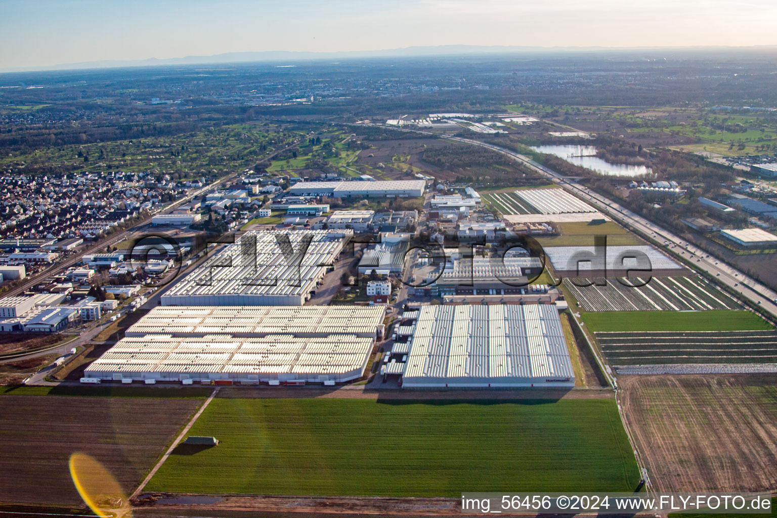 Vue aérienne de Centre logistique L'Oréal Allemagne à Muggensturm dans le département Bade-Wurtemberg, Allemagne