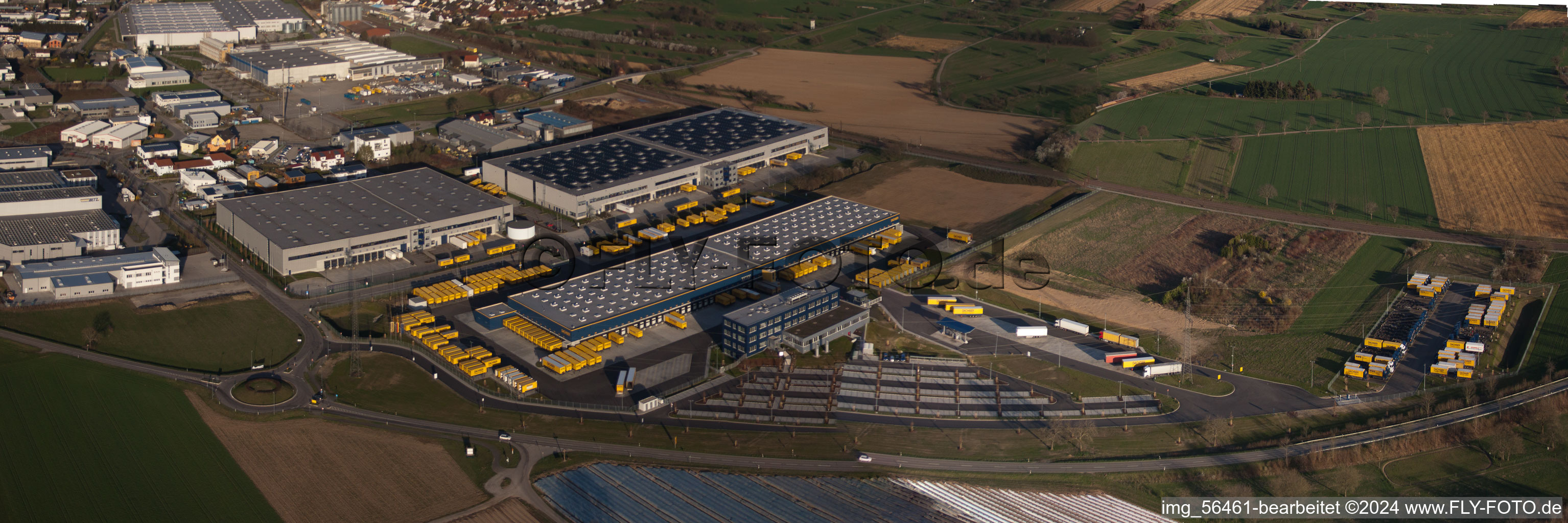 Vue aérienne de Panorama - perspective des entrepôts et des bâtiments de la société maritime de Dachser GmbH & Co.KG à Malsch dans le département Bade-Wurtemberg, Allemagne