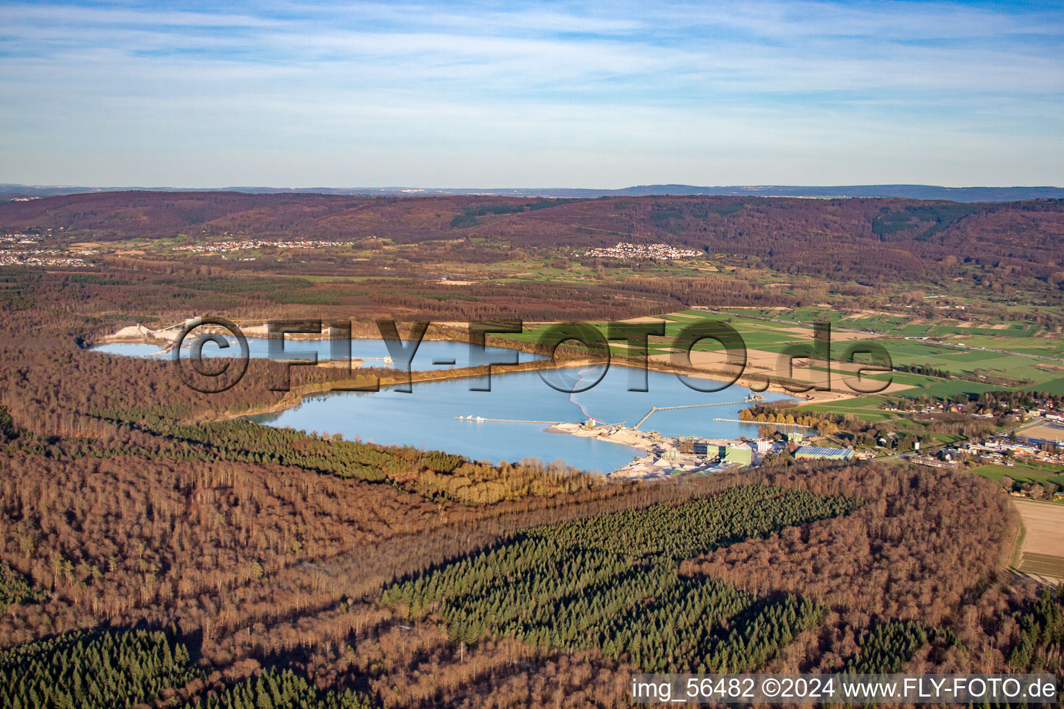 Vue aérienne de Gravière, étangs de carrière du sud-ouest à le quartier Neumalsch in Malsch dans le département Bade-Wurtemberg, Allemagne