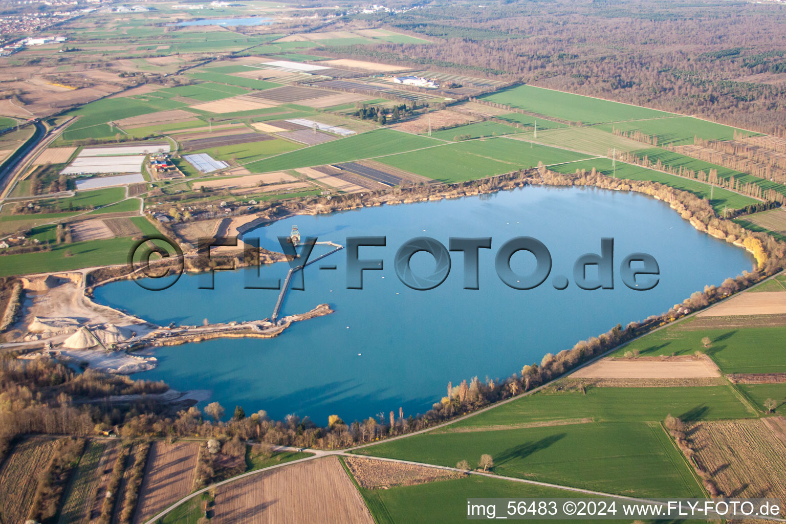 Vue aérienne de Gravière du sud à Durmersheim dans le département Bade-Wurtemberg, Allemagne